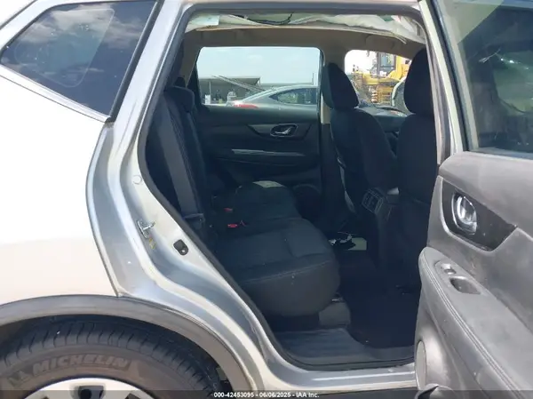 KNMAT2MT9JP555517 2018 NISSAN ROGUE - Image 8