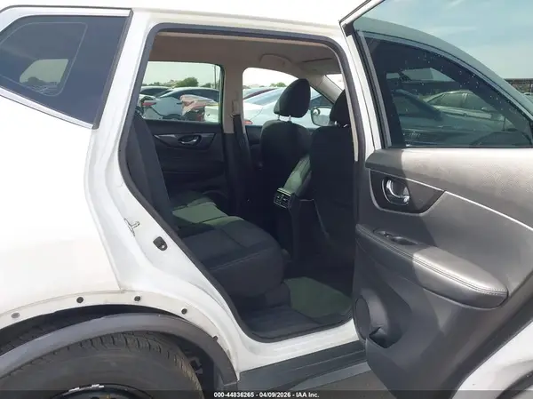 KNMAT2MT9JP557638 2018 NISSAN ROGUE - Image 8