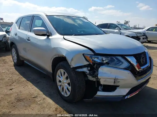 KNMAT2MT9JP560670 2018 NISSAN ROGUE - Image 1