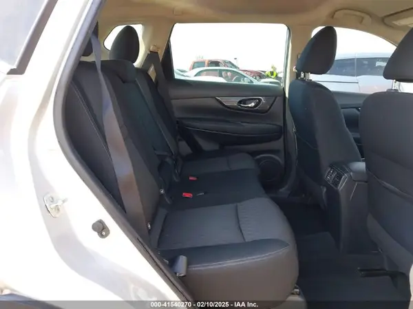 KNMAT2MT9JP560670 2018 NISSAN ROGUE - Image 8