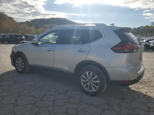 KNMAT2MT9JP565447 2018 NISSAN ROGUE - Image 2