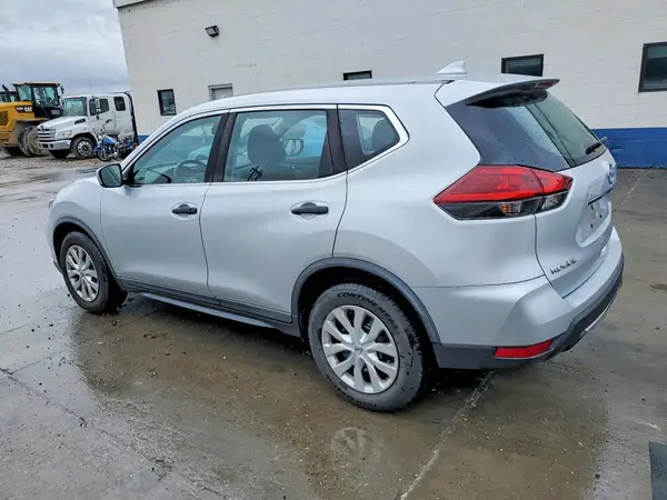 KNMAT2MT9JP566968 2018 NISSAN ROGUE - Image 2
