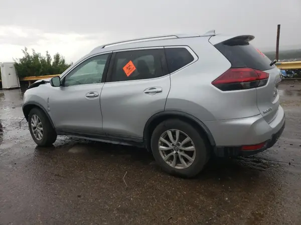 KNMAT2MT9JP569501 2018 NISSAN ROGUE - Image 2