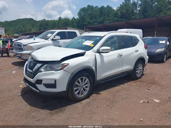 KNMAT2MT9JP570065 2018 NISSAN ROGUE - Image 2