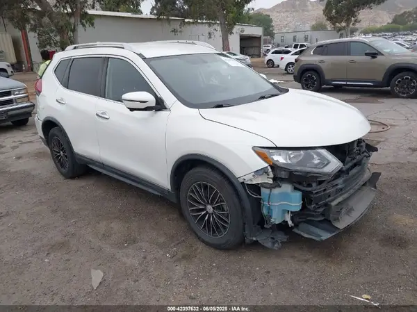 KNMAT2MT9JP572852 2018 NISSAN ROGUE - Image 1