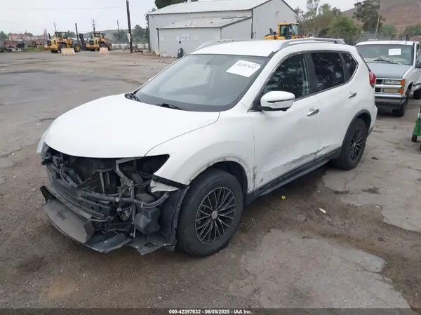 KNMAT2MT9JP572852 2018 NISSAN ROGUE - Image 2