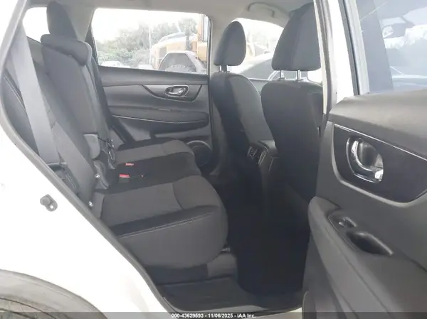 KNMAT2MT9JP580515 2018 NISSAN ROGUE - Image 8