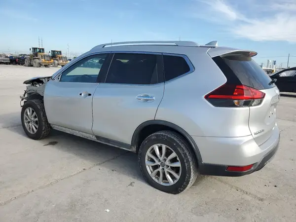 KNMAT2MT9JP580739 2018 NISSAN ROGUE - Image 2