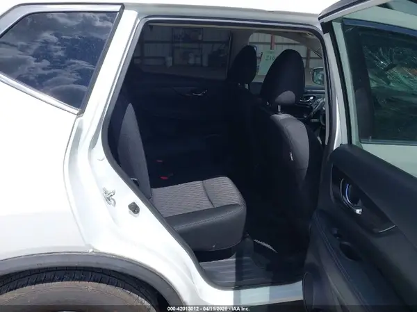 KNMAT2MT9JP583334 2018 NISSAN ROGUE - Image 8