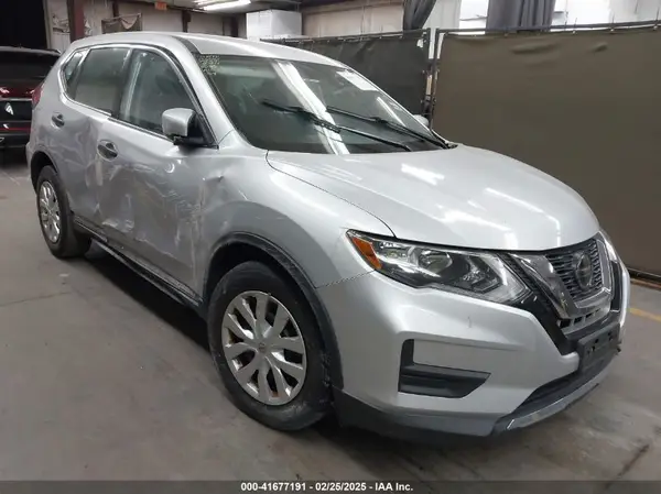 KNMAT2MT9JP585231 2018 NISSAN ROGUE - Image 1