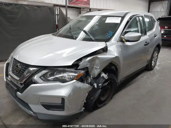 KNMAT2MT9JP585231 2018 NISSAN ROGUE - Image 2