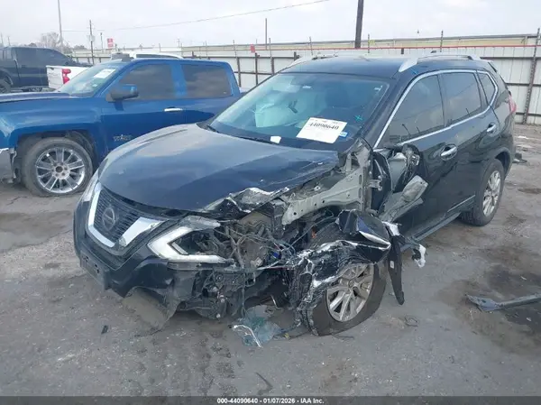 KNMAT2MT9JP588047 2018 NISSAN ROGUE - Image 2