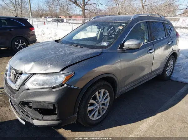 KNMAT2MT9JP588789 2018 NISSAN ROGUE - Image 2