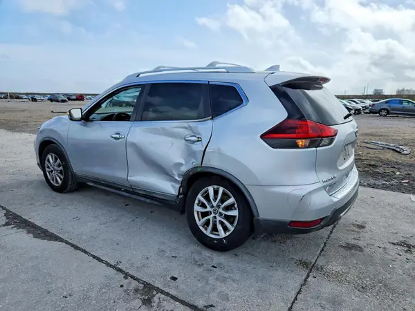 KNMAT2MT9JP590591 2018 NISSAN ROGUE - Image 2