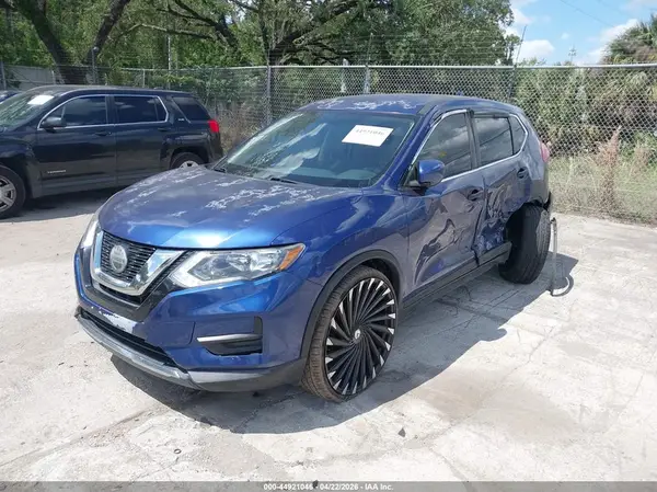 KNMAT2MT9JP597895 2018 NISSAN ROGUE - Image 2