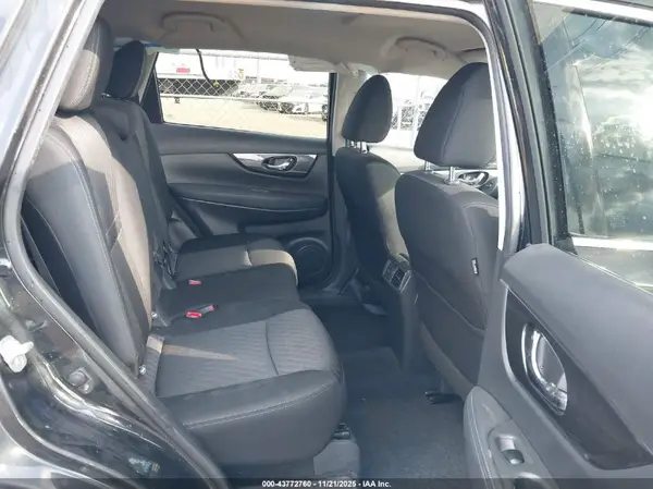 KNMAT2MT9JP601556 2018 NISSAN ROGUE - Image 8