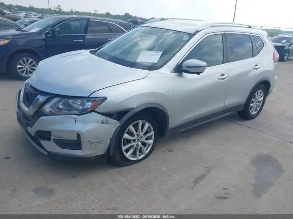 KNMAT2MT9JP605557 2018 NISSAN ROGUE - Image 2