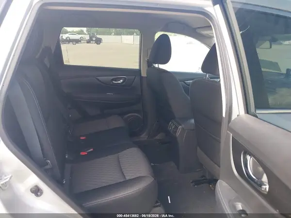 KNMAT2MT9JP605557 2018 NISSAN ROGUE - Image 8