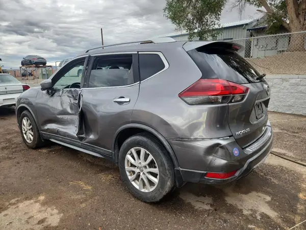 KNMAT2MT9JP607485 2018 NISSAN ROGUE - Image 2