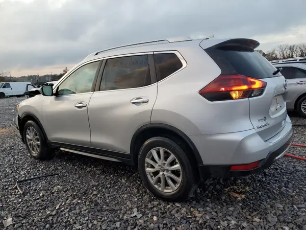 KNMAT2MT9JP611729 2018 NISSAN ROGUE - Image 2