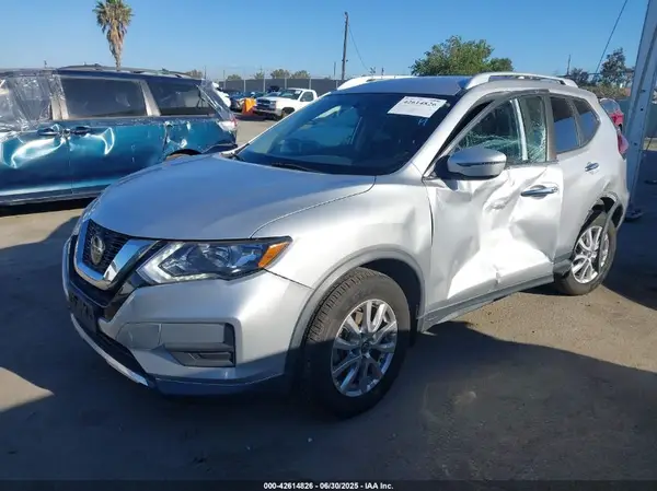 KNMAT2MT9JP612119 2018 NISSAN ROGUE - Image 2