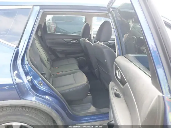 KNMAT2MT9JP619426 2018 NISSAN ROGUE - Image 8
