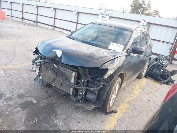 KNMAT2MT9JP623055 2018 NISSAN ROGUE - Image 2