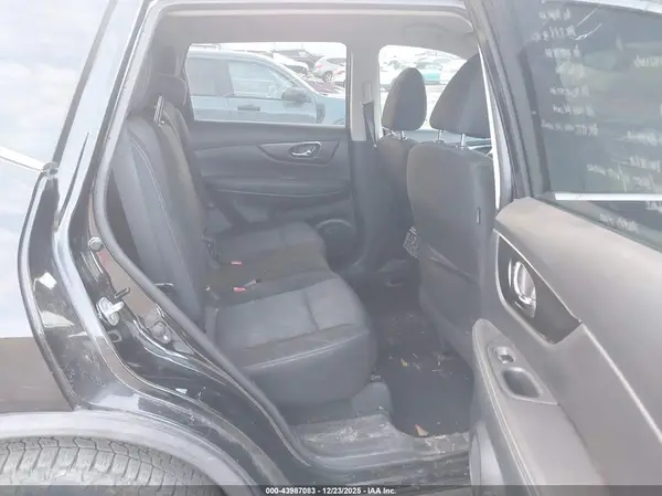 KNMAT2MT9JP623055 2018 NISSAN ROGUE - Image 8