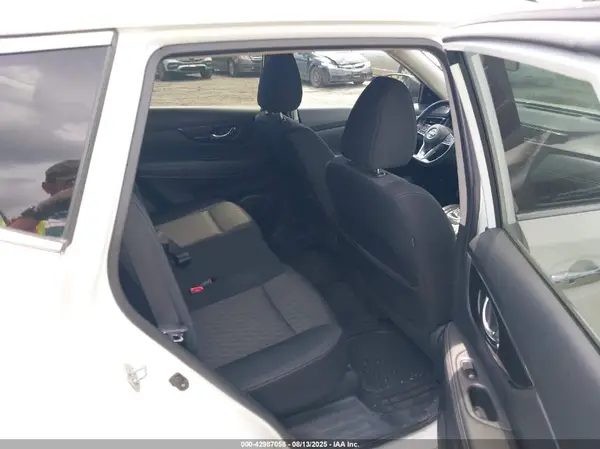 KNMAT2MTXHP512444 2017 NISSAN ROGUE - Image 8