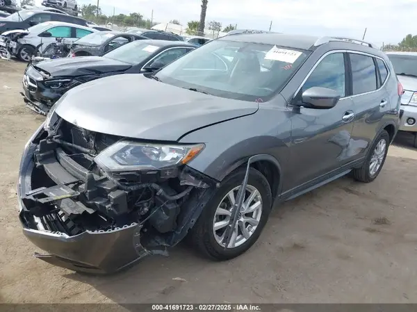 KNMAT2MTXHP519331 2017 NISSAN ROGUE - Image 2