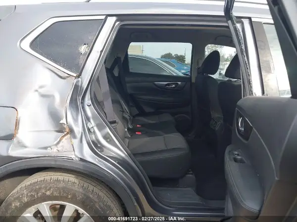 KNMAT2MTXHP519331 2017 NISSAN ROGUE - Image 8