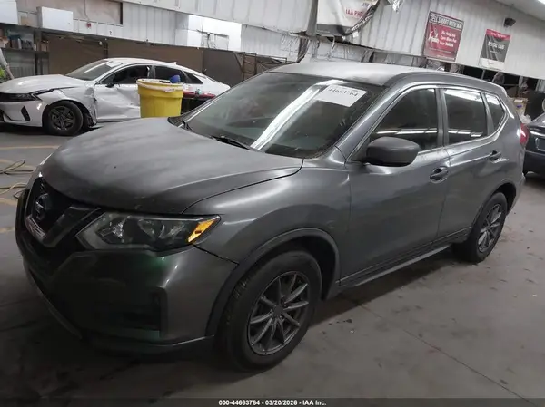 KNMAT2MTXHP524335 2017 NISSAN ROGUE - Image 2