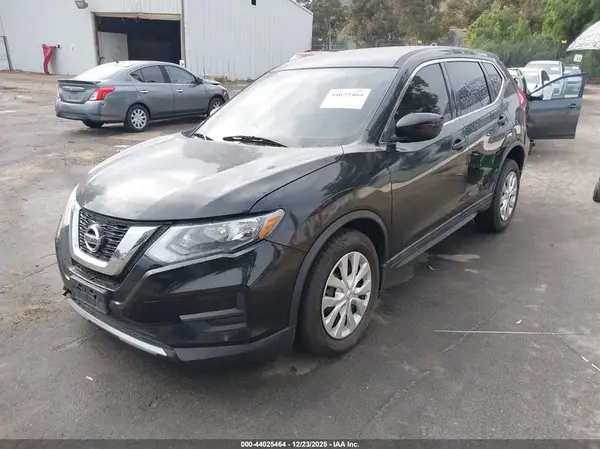 KNMAT2MTXHP525131 2017 NISSAN ROGUE - Image 2