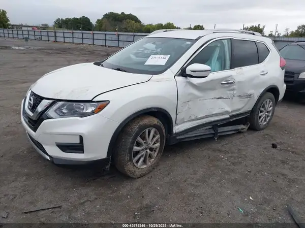 KNMAT2MTXHP527929 2017 NISSAN ROGUE - Image 2