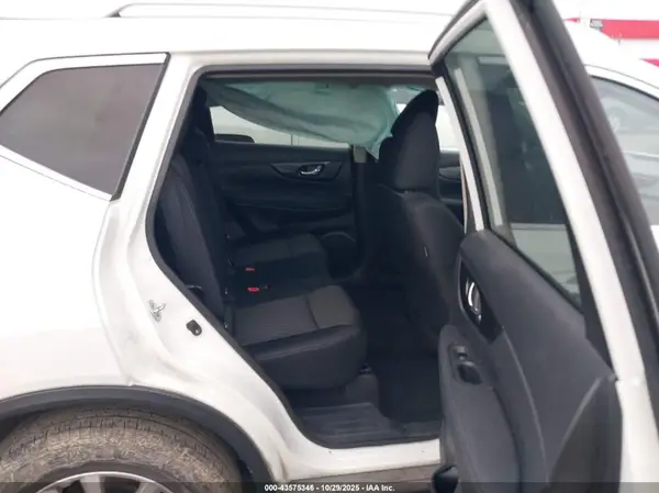 KNMAT2MTXHP527929 2017 NISSAN ROGUE - Image 8