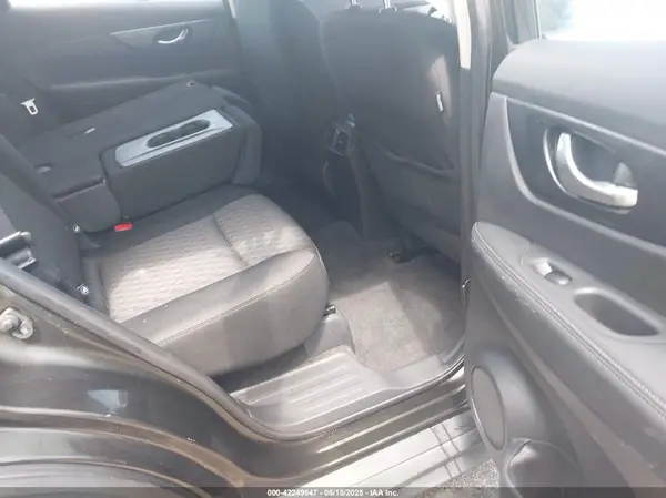 KNMAT2MTXHP532435 2017 NISSAN ROGUE - Image 8