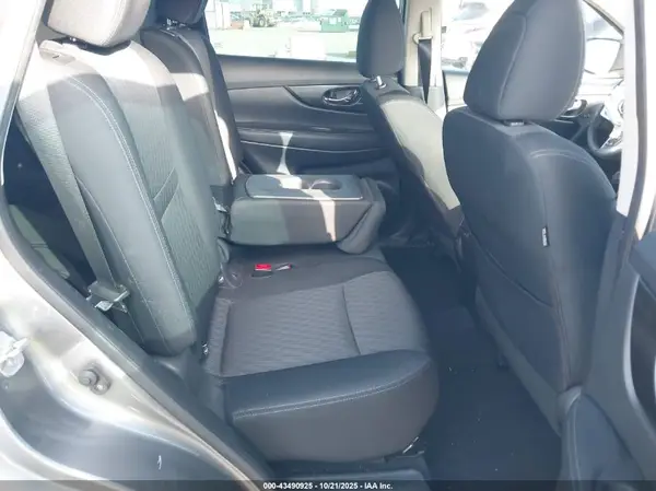 KNMAT2MTXHP533343 2017 NISSAN ROGUE - Image 8