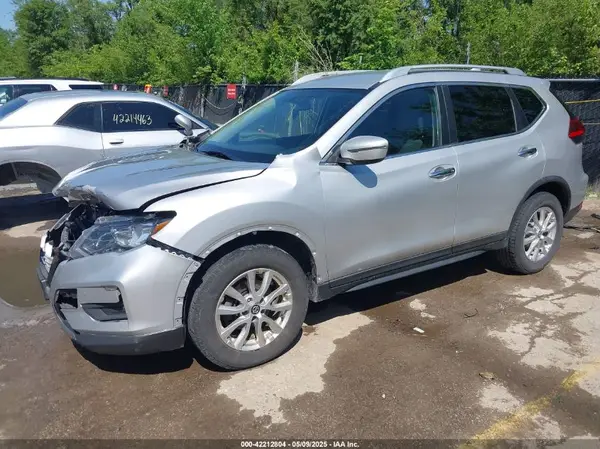KNMAT2MTXHP537375 2017 NISSAN ROGUE - Image 2