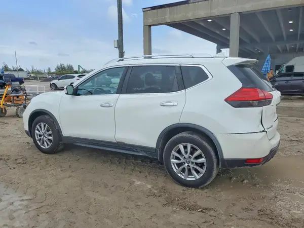 KNMAT2MTXHP538560 2017 NISSAN ROGUE - Image 2