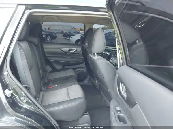KNMAT2MTXHP539983 2017 NISSAN ROGUE - Image 8