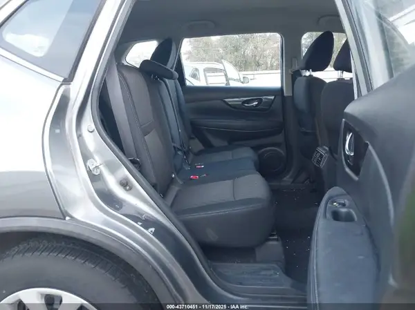 KNMAT2MTXHP542303 2017 NISSAN ROGUE - Image 8
