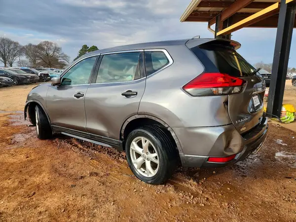 KNMAT2MTXHP553334 2017 NISSAN ROGUE - Image 2