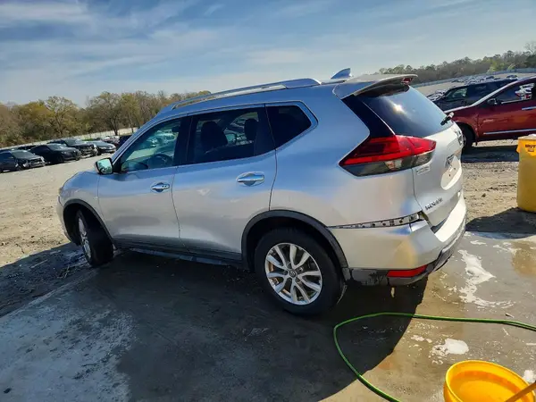 KNMAT2MTXHP558355 2017 NISSAN ROGUE - Image 2