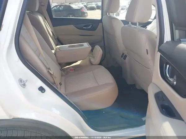KNMAT2MTXHP558808 2017 NISSAN ROGUE - Image 8