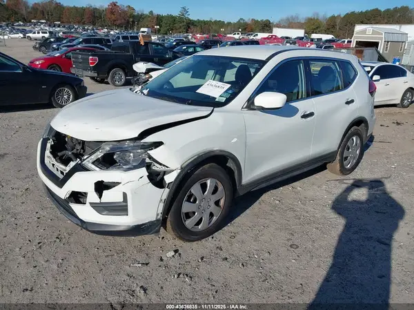 KNMAT2MTXHP560705 2017 NISSAN ROGUE - Image 2