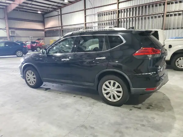 KNMAT2MTXHP562213 2017 NISSAN ROGUE - Image 2