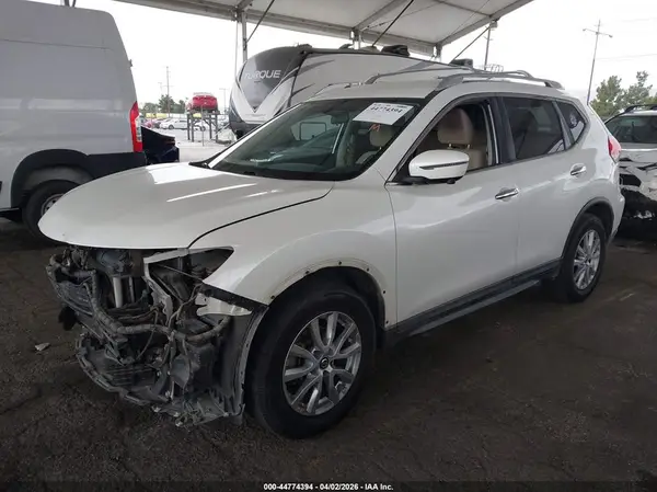 KNMAT2MTXHP564060 2017 NISSAN ROGUE - Image 2