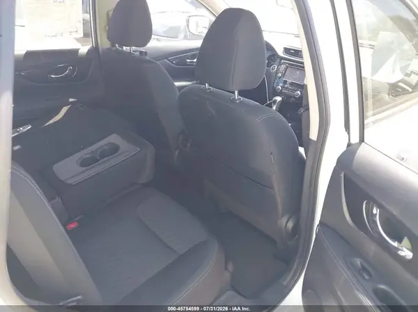 KNMAT2MTXHP564592 2017 NISSAN ROGUE - Image 8