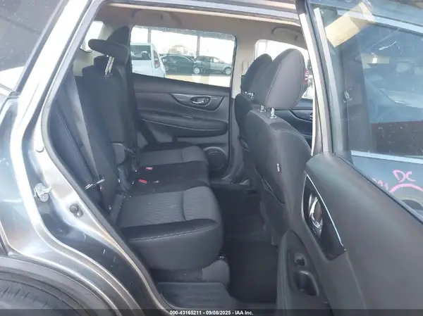 KNMAT2MTXHP571056 2017 NISSAN ROGUE - Image 8