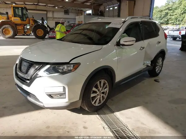 KNMAT2MTXHP571316 2017 NISSAN ROGUE - Image 2